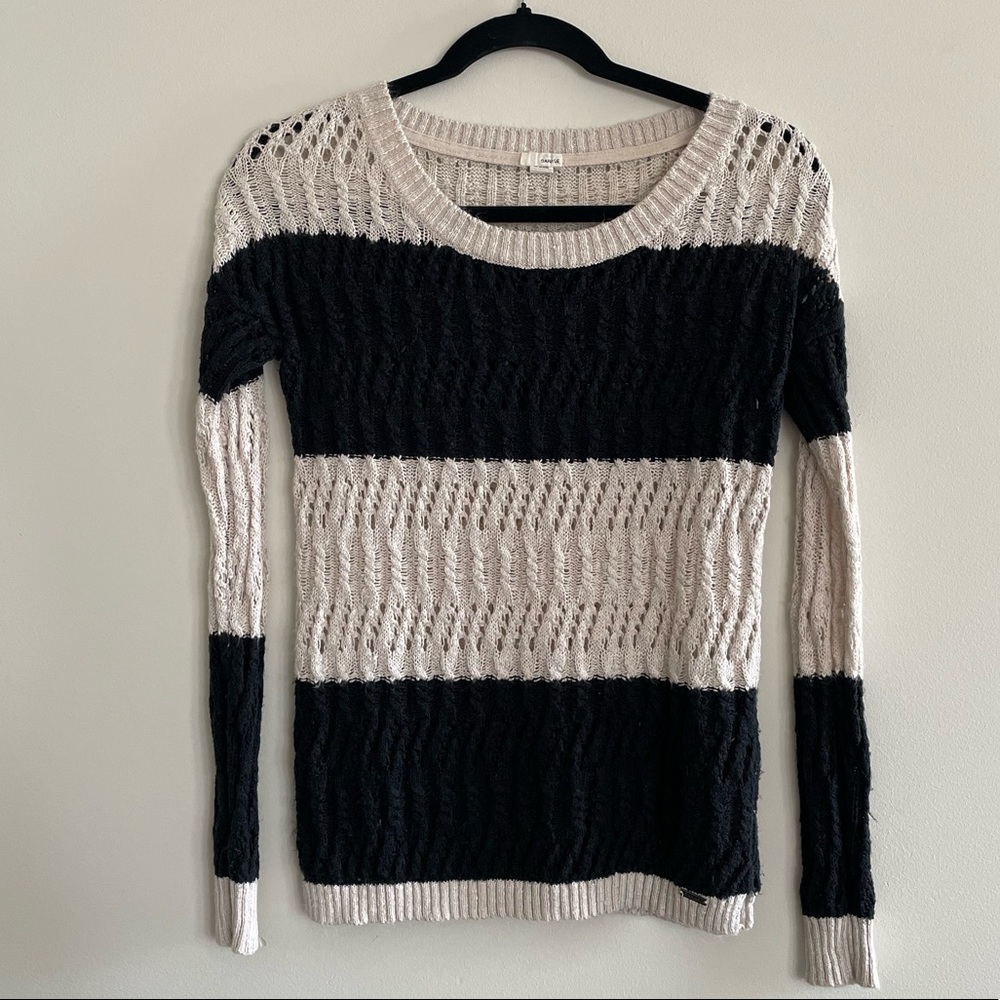 ✨ Black & Cream Striped Shirt ✨ 3 for $33 ✨